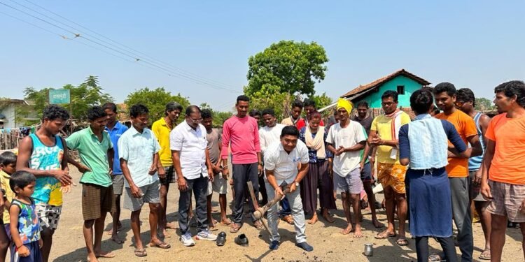 वासामुंडी येथील सल्ला गांगरा बांधकामाचे माजी आमदार दिपक दादा आत्राम यांच्या हस्ते भूमिपूजन संपन्न.