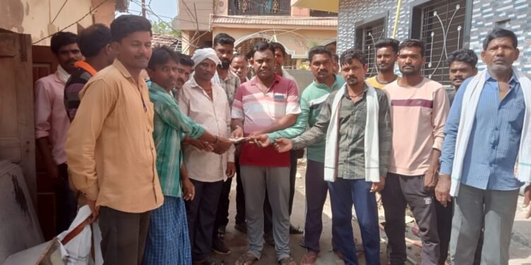 अहेरी कृषी उत्पन्न बाजार समितीचे सभापती अजय कंकडालवार यांच्या कडून पुसूकपल्ली गावासाठी आर्थिक मदत.