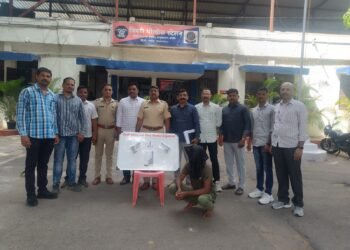 रेकॉर्डवरील सराईत आरोपीस  देशी बनावटीचे दोन पिस्टल, एक गावठी कट्टा व चार जीवंत काडतूसे सह   पिंपरी पोलीसांनी केली अटक.