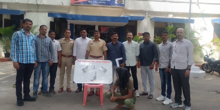 रेकॉर्डवरील सराईत आरोपीस  देशी बनावटीचे दोन पिस्टल, एक गावठी कट्टा व चार जीवंत काडतूसे सह   पिंपरी पोलीसांनी केली अटक.