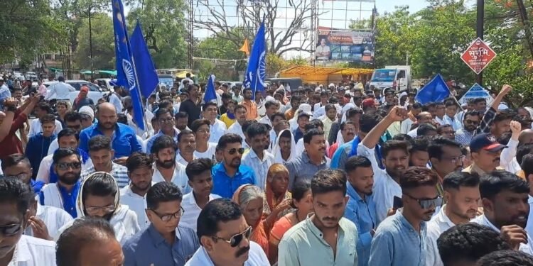 नांदेड जिल्ह्यातील अक्षय भालेराव खून प्रकरणाचे बुलढाणा जिल्ह्यात तिव्र पडसाद. सर्व आंबेडकरी संघटनांनी एकञ येवून काढला जिल्हाधिकारी कार्यालयावर प्रचंड आक्रोश मोर्चा.