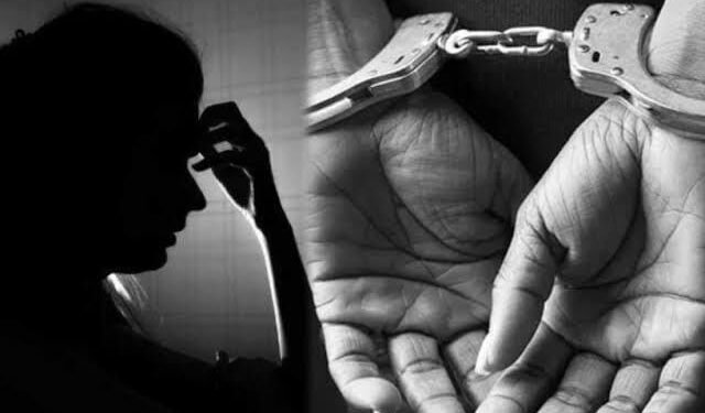 पुणे: पती वेळ देत नाही म्हणून पत्नीने थेट पतीच्या कंपनीला बॉम्बने उडवून देण्याची धमकी, पत्नीला पोलिसांनी ठोकल्या बेड्या.