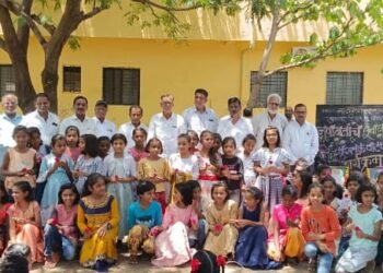 अस्तगाव: रयत शिक्षण संस्थेच्या न्यू इंग्लिश स्कूल विद्यालयात नवागतांचे स्वागत व पाठ्यपुस्तक वितरण कार्यक्रम संपन्न.