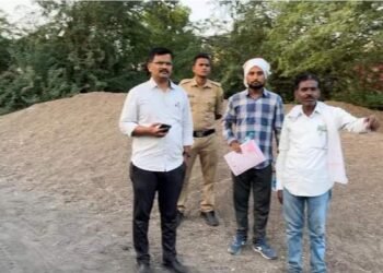 हिंगणघाट येथे पुन्हा वाळू माफियांवर अनेक स्थिकानी धाडी, 684 ब्रास अवैध रेतीसाठा प्रशासनाने केला जप्त.