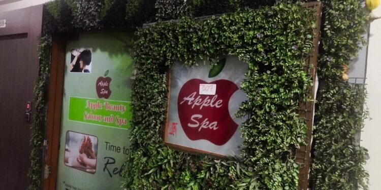 स्वतःचे आर्थिक फायदयासाठी वेश्याव्यवसाय करवुन घेणा-यांवरती कारवाई करुन ०२ पिडीत महिलांची सुटका केली