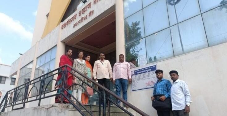 कर्ज घेऊन बीड नगर परिषदेने बांधले नाट्यगृह, कर्जाची परतफेड नाही केली म्हणून नाट्यगृह बँक घेत होती ताब्यात.