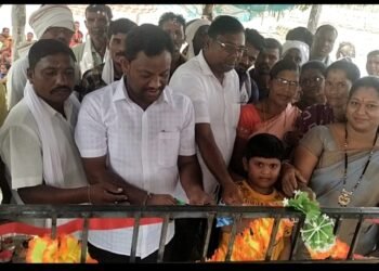 आविसं व अजयभाऊ मित्र परिवारचे युवा नेते, अहेरी बाजार समिती सभापती अजय कंकडालवार यांच्या हस्ते माता मंदिर मंदिरचे उदघाटन