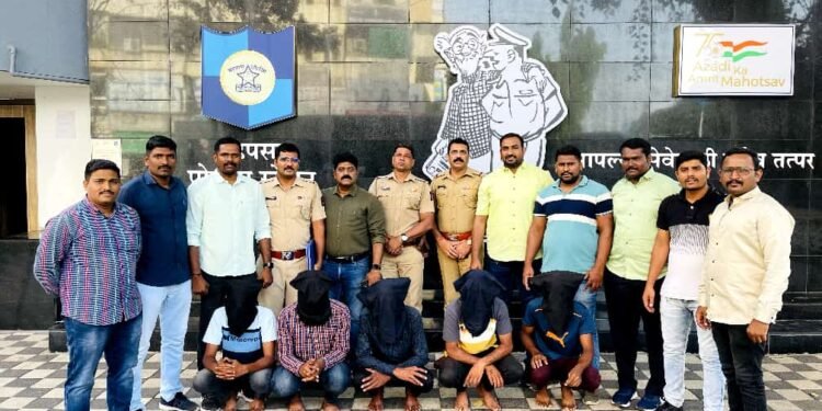 हडपसर पोलिस स्टेशन तपास पथकाची धडाकेबाज कामगिरी ! खुनाचे गुन्हातील आरोपी टोळक्यास 48 तासात केले अटक