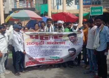 हिंगणघाट: प्रशासनाला सद्बुद्धी देण्याचे निवेदन हनुमानजी यांना देऊन गजू कुबडे यांच्या आंदोलनाची सांगता.