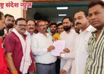 विविध मागण्यासाठी सर्व हिंगणघाट शहरातील सर्व पक्षाच्या वतीने  उपजिल्हा रुग्णालयाचे वैद्यकीय अधीक्षक डॉ. चाचरकर निवेदन.