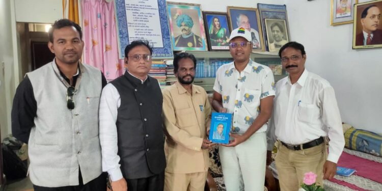 आंतरराष्ट्रीय ख्यातीचे डॉ. सुरज ऐंगडे यांची नागपुर येथील कांशीराम रिसर्च सेंटर ला सदिच्छा भेट.