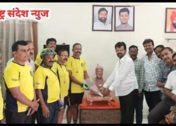 पंढरपूरला निघालेल्या सायकल वारकऱ्यांचे वर्धा शिवसेनेकडून स्वागत.