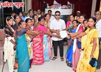 नाल्याच्या प्रवाह बदलून पुरामुळे होणारे नुकसान टाळा: माजी पालकमंत्री राजे अम्ब्रिशराव आत्राम यांना आलापल्ली येथील नागरिकांचे निवेदन.