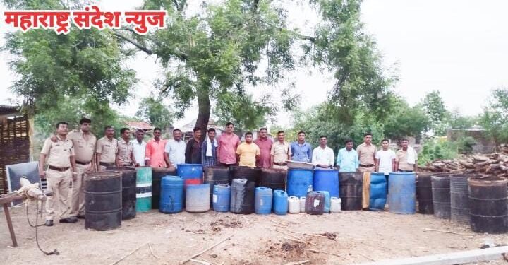 ईद व आषाढी सण बंदोबस्त दरम्यान डि.बी. पथकाची दारू विक्रेत्यांवर धडक कारवाई, लाखोचे साहित्य जप्त.