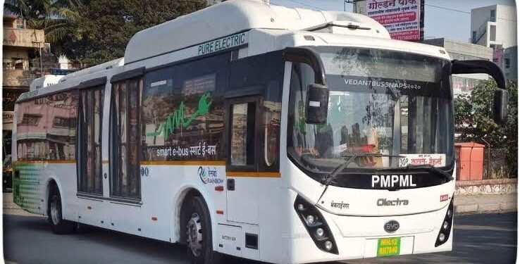 पुण्यात चक्क बसच गेली चोरीला, स्वारगेट पोलीस ठाण्यात फिर्याद दाखल.