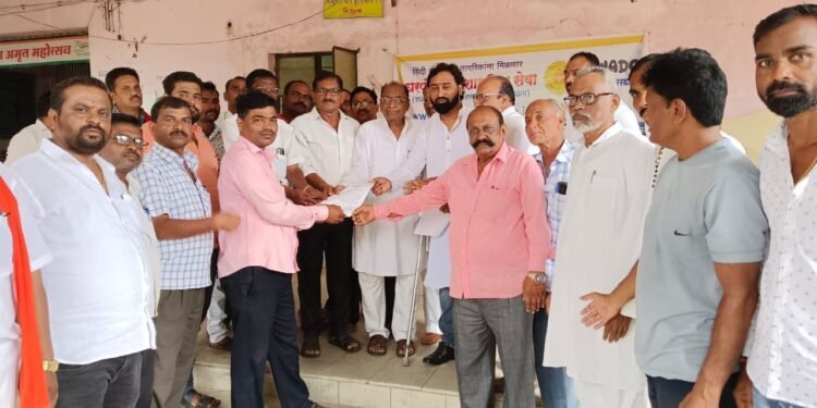 नगर पालिकेने सामान्य नागरिकांचा कर(टॅक्स) मध्ये ३५% ने केलेली वाढ तात्काळ रद्द करा. दहा दिवसाचा दिला अल्टिमेटम: अतुल वंदिले