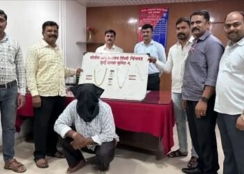 तोतया क्राईम ब्रैच पोलीस अधिकारी जेरबंद बतावणीचे गुन्हे करणारा रेकॉर्डवरील सराईत तडीपार इराणी गुन्हेगार