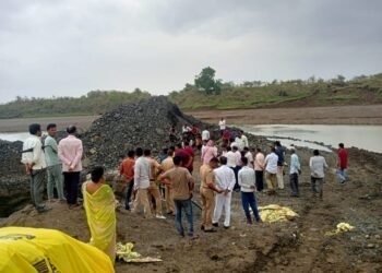 दोंदुडा वासियांनी वडनेर पाणीपुरवठा योजनेचा विहिरीचे काम थांबविलेले.