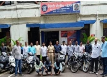 वाहन चोरी करून चोरलेल्या वाहनांचा विक्री व्यवसाय करणारी टोळी पिंपरी पोलिसांनी केली गजाआड.