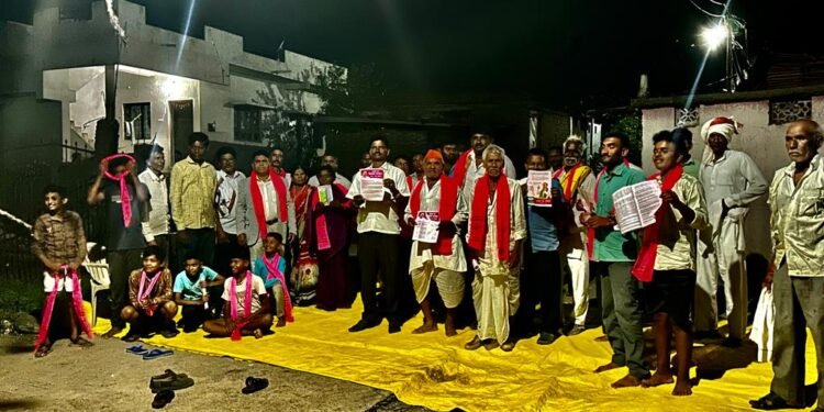 भारत राष्ट्र समिति नेते डाॅ. उमेश वावरे यांच्या नेतृत्वात सातेफळ येथे सभा संपन्न.