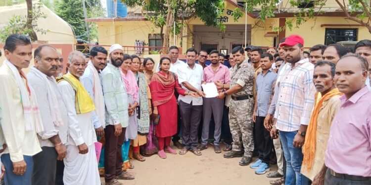 सूरजागड वाहतुकीमुळे होणाऱ्या त्रासाच्या निराकरणासाठी करण्यात येणार रस्ता रोको आंदोलन, अहेरी कृ.उ.बा.स सभापती अजय कंकडालवार यांच्या नेतृत्वात जिल्हाधिकारी यांना निवेदन.