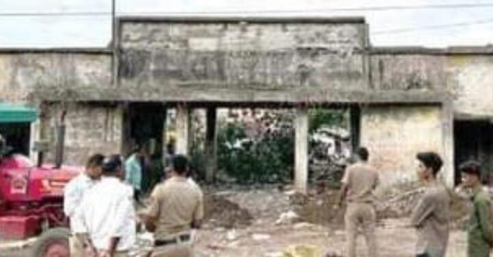 हिंगणघाट येथील जुने बसस्थानक परीसरातील अतीक्रमण झाले साफ, 43 वर्षानंतर घेतला मोकळा श्वास.