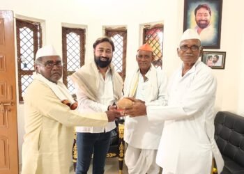 संताजी महाराज पालखी सोहळा समिती तर्फे राकॉ पार्टी प्रदेश सरचिटणीस अतुल वांदिले यांचा सत्कार.