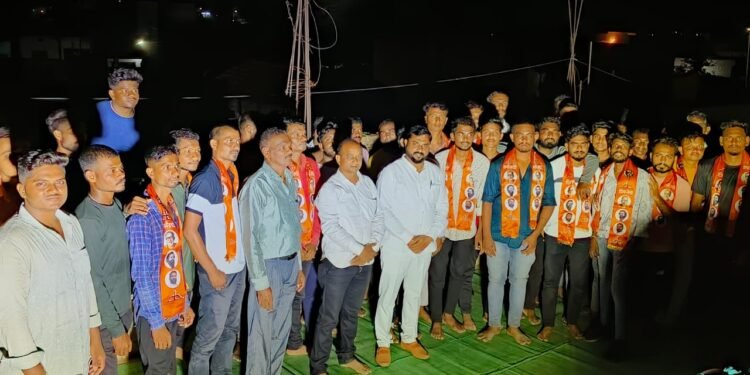 भद्रावती शहरातील असंख्य युवकांचा आशिष ठेगणे यांचे पुढाकाराने शिवसेनेत पक्षप्रवेश.