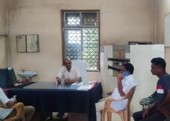 बस अभावी शेकडो विद्यार्थी होतील ‘शाळाबाह्य’ त्यामुळे अहेरी तालुक्यातील अनेक गावात शालेय विद्यार्थ्यांना ने आन करण्यासाठी बस वेळेवर सोडण्यात यावी.