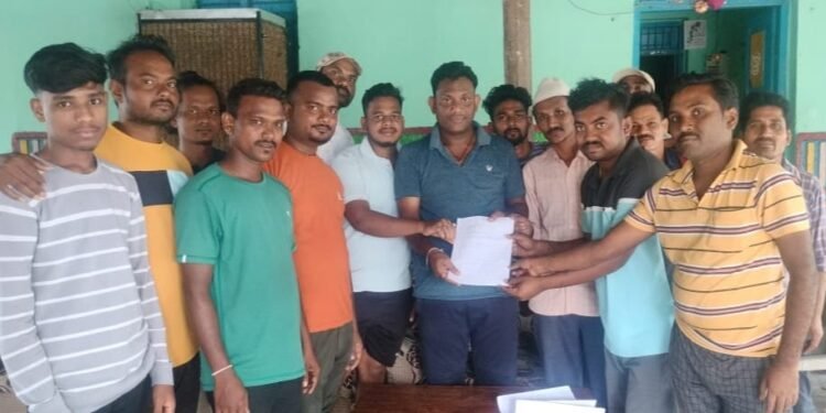 आलापल्ली येथील बसस्थानक समोरील ३५ ते ४० वर्षापासुन अतिक्रमीत व्यवसायीकांची पर्यायी व्यवस्था करा: अजय कंकडालवार