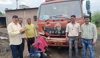 वर्ध्या जिल्हात रेशनिंगच्या तांदळाचा काळाबाजार, दोघांना पोलिसांनी ठोकल्या बेड्या, १४ लाख ४६ हजारांचा माल जप्त.