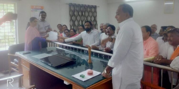 हिंगणघाट: अधिवेशन काळात संघर्ष समितीच्या वतीने शासनाला आणि स्थानिक लोकप्रतिनिधींना मेडिकल कॉलेजच्या मागणीच स्मरणपत्र निवेदन सादर.