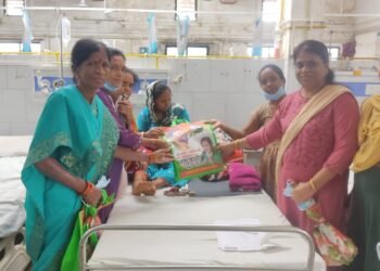 ‘भाग्यश्री शिशु’ योजने अंतर्गत अहेरी उपजिल्हा रुग्णालयात स्तनदा माता व नवजात बाळाला पोषक आहार असलेले कीट वाटप.