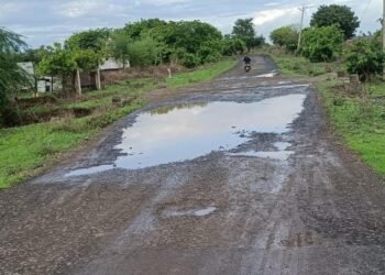 शिराळा ते चिंचोली काळे मार्गातील पुलाचे काम अपूर्णच, नागरिकांना भोगावी लागत आहे नरकयातना.