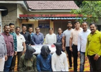 तंबाखू विक्री करणाऱ्या व्यापाऱ्यावर गोळीबार करणाऱ्या आरोपीना 2 अग्निशस्त्रे, 21 जिवंत काडतुसे व रोख रकमेसह युनिट 2 ने केले जेरबंद.