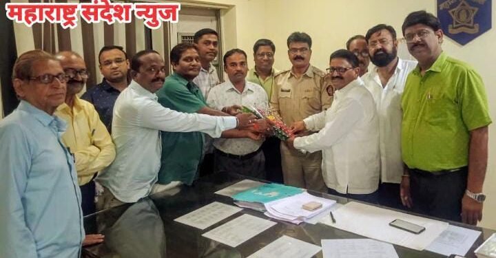 हिंगणघाट पोलीस स्टेशन मधिन नवनियुक्त ठाणेदार मारूती मुळूक यांची पत्रकार संघाने घेतली सदिच्छा भेट.