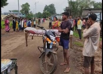 गडचिरोली: महाराष्ट्र सरकार गतीमान नारा किती खरा, गडचिरोली जिल्हात आरोग्य सेवेचे निघाले धिंडवडे.