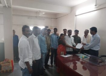 हिंगणघाट तालुक्यातील अतिवृष्टी ग्रस्त शेतकऱ्यांच्या शेतामध्ये जाऊन पंचनामे करून त्वरित नुकसान भरपाई द्या. हिंगणघाट तालुका राष्ट्रवादी काँग्रेस पार्टीची मागणी.