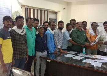 हिंगणघाट शिवसेना ठाकरेच्या वतीने नव्याने पदभार स्वीकारलेला हिंगणघाट पोलीस स्टेशनचे निरीक्षक यांची घेतली सदिच्छा भेट.