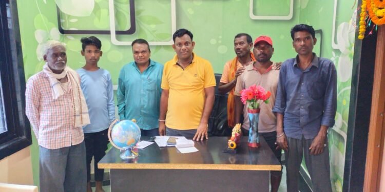 माजी जि.प. अध्यक्ष तथा कृषी बाजार समिती सभापती अजय कंकडावार यांनी बोरी येथे नवीन दर्ग्याचे बांधकामासाठी केली आर्थिक मदत.