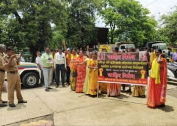 हिंगणघाट: आदिवासी युवा एक संघ समितीच्या वतीने मणिपुर येथील माणुसकीला काळीमा फासणाऱ्या घटनेच्या विरोधात आरोपीवर कठोर कारवाई करण्यात यावी म्हणून निवेदन.