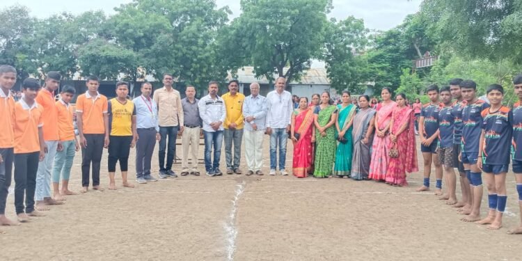 मोबाईल मध्ये मग्न पिढीला खेळाकडे वळवा, पावसाळी क्रीडा स्पर्धेच्या उद्घाटनप्रसंगी रणजी क्रिकेटपटू रणजीत बोठे प्रतिपादन.