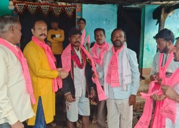 जिवती तालुक्यातील विविध पक्षांच्या कार्यकर्त्यांनी केला भारत राष्ट्र समिती मध्ये जाहीर पक्ष प्रवेश.