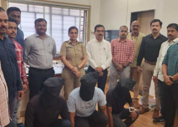 मयत सोन्या तापकीर च्या खुनाच्या गुन्ह्यातील मास्टरमाइंड कुख्यात सराईत आरोपी करण रोकडे सह ०३ आरोपींना गुंडाविरोधी पथकाने भारत नेपाळ बॉर्डरवर वरून ताब्यात घेतले.