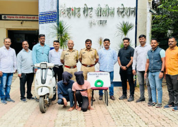 सिंहगड रोड पोलीस स्टेशन हादीमधील रहिवासी इमारतीच्या आर्थिगची वायर चोरी करून नागरीकांच्या जीवितास धोका निर्माण करणा-या दोन आरोपींना सिंहगडरोड पोलीसांनी केली अटक