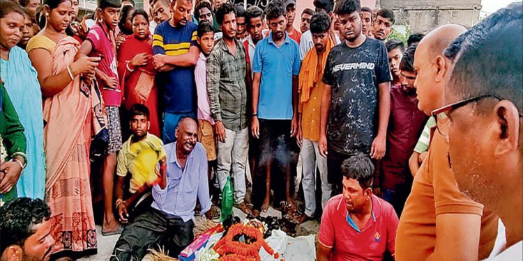 17 वर्षीय विद्यार्थिनींने कपाळावर टीकली लावल्यामुळे केली गळफास घेऊन आत्महत्या, संपूर्ण गावात खळबळ.