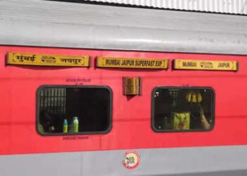 खळबळजनक: मुंबईत चालत्या ट्रेनमध्ये गोळीबार पोलिसानं सह 4 लोकांचा जागीच मृत्यू.