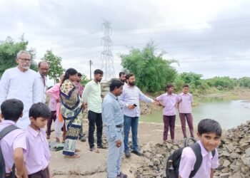 सुल्तानपूर येथे खचलेल्या पुलाचा दुरुस्तीच्या कामाला सुरुवात, राष्ट्रवादी काँग्रेस पक्षाच्या मागणीला यश.