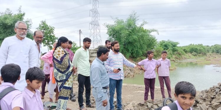 सुल्तानपूर येथे खचलेल्या पुलाचा दुरुस्तीच्या कामाला सुरुवात, राष्ट्रवादी काँग्रेस पक्षाच्या मागणीला यश.