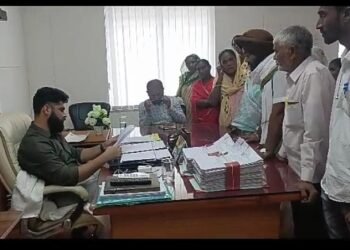 हिंगणघाट तालुक्यातील वडनेर गावातील वॉर्ड नंबर ५ मध्ये अतिवृष्टीमुळे नाल्याचे पाणी नागरिकांचे घरामध्ये.